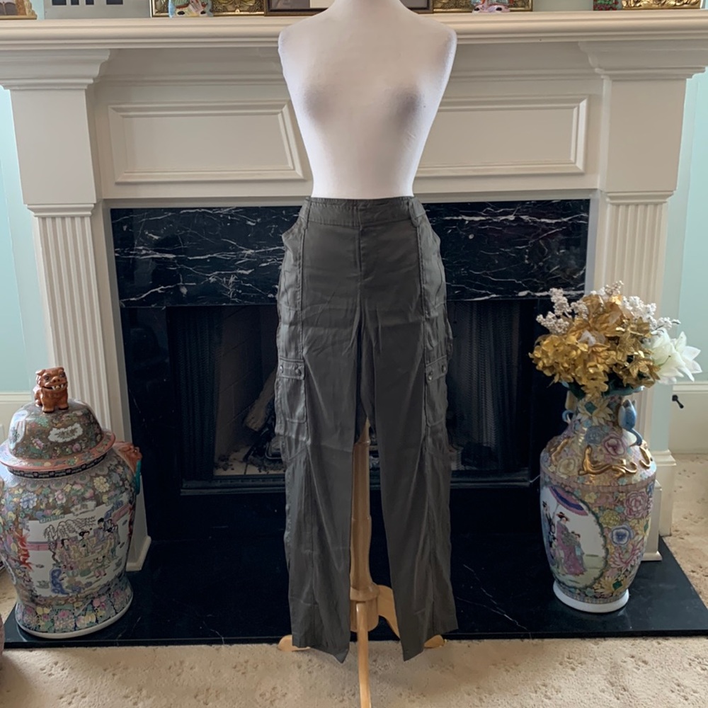NWT “Simply Vera Vera Wang” olive drab fatigue style pants